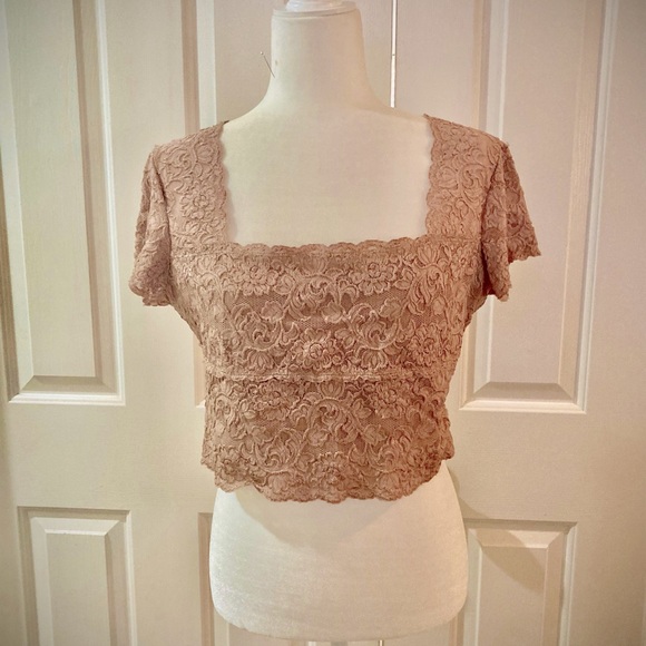 Neiman Marcus stretch lace crop top - Picture 1 of 6